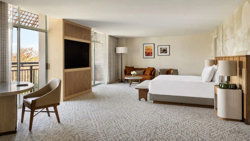 SCOTT-P0786-Presidential-King-Room.16x9